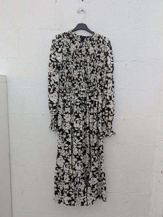 Abito lungo a fiori con corpino arricciato – Nero & Avorio