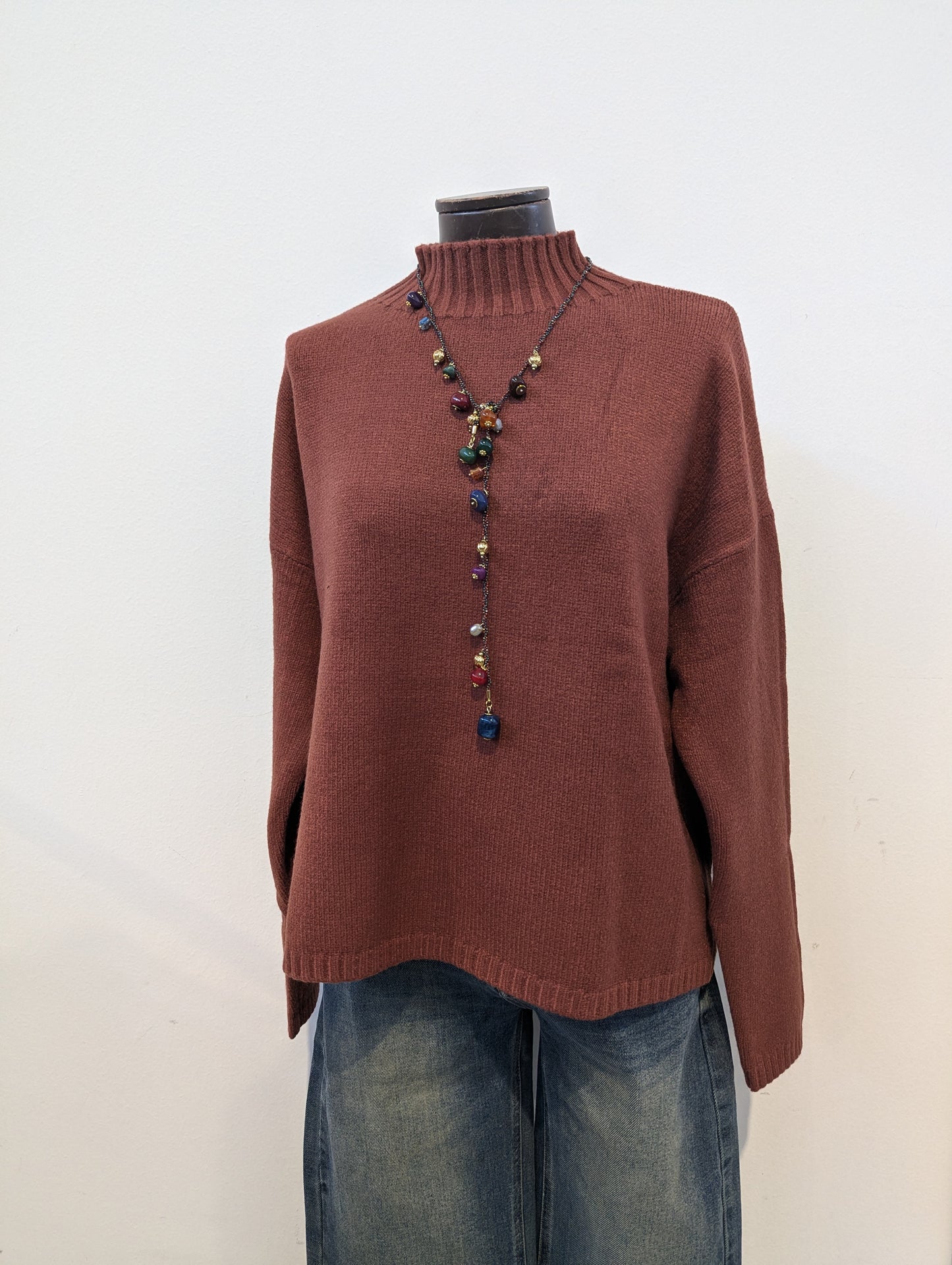 Maglione Collo Alto marrone Comfort, Stile Minimalista e Versatilità Invernale