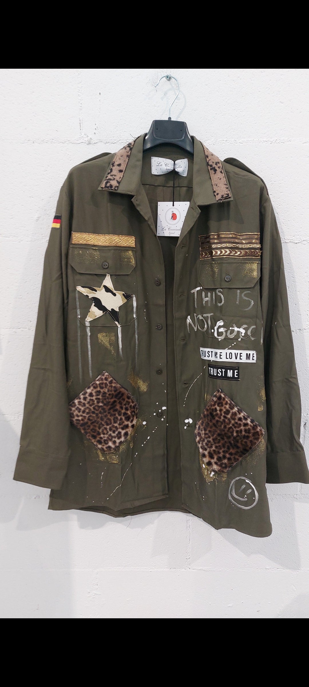 Camicia militare contro la guerra